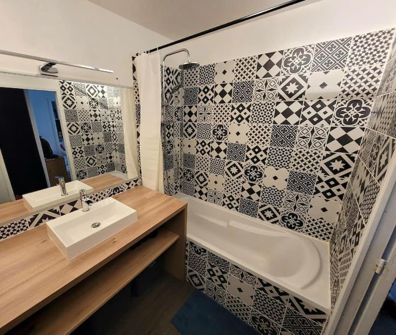 Appartement Avec Jardinet Le Petit-Quevilly Kültér fotó
